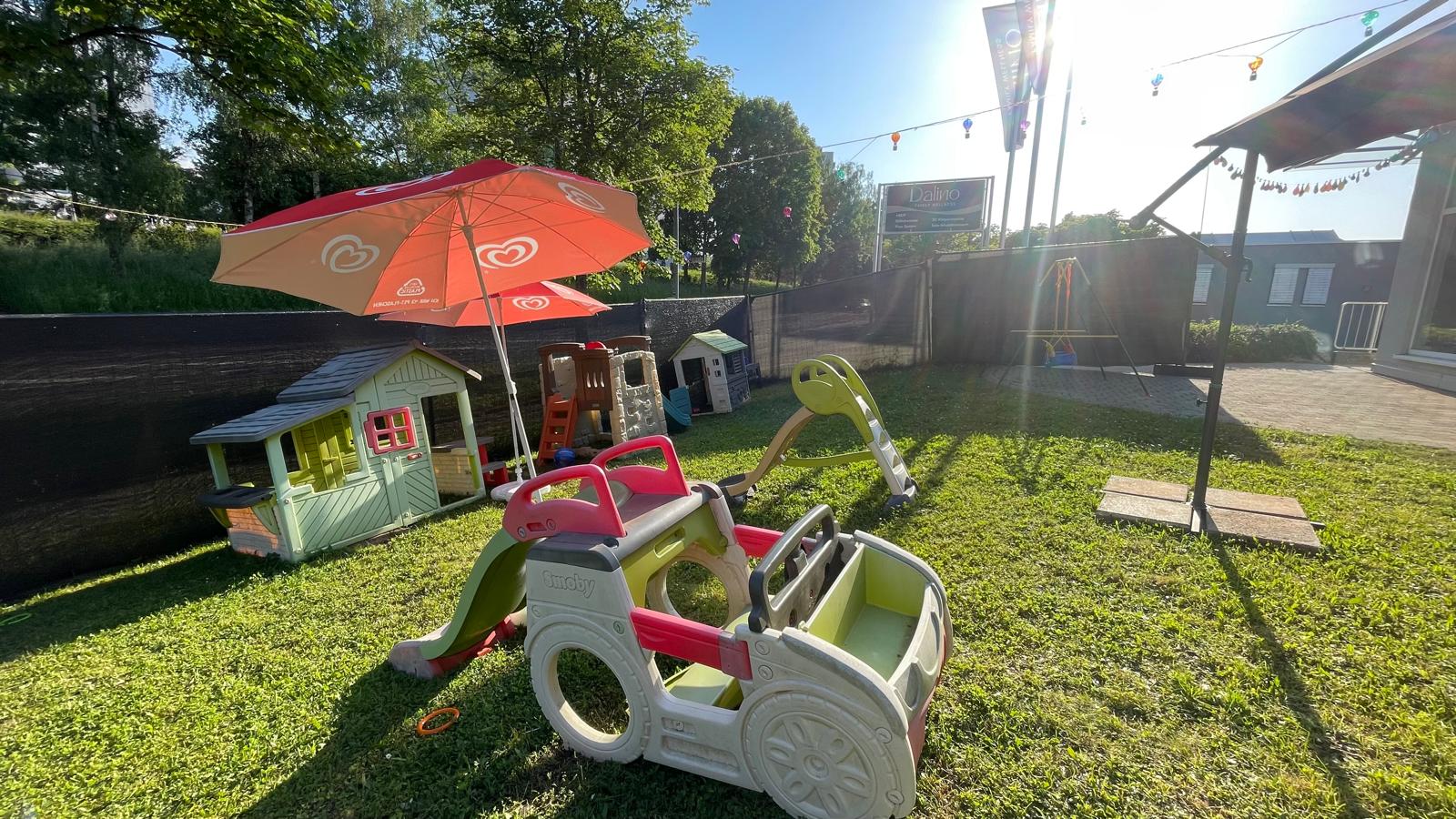 Außenbereich & Familientreff – Biergarten, Spielplatz & Wohlfühl-Oase